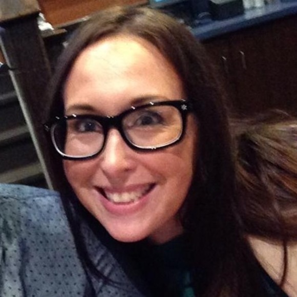 Profile Picture of Lisa Neily (@lisa_neily) on Poshmark