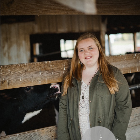 Profile Picture of Kylie Arnholt (@kyliearnholt) on Poshmark