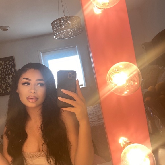 Profile Picture of Jazmin Wright (@jazmin8_) on Poshmark