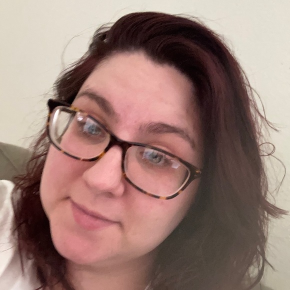 Profile Picture of Emily Seutter (@emilyseutter) on Poshmark
