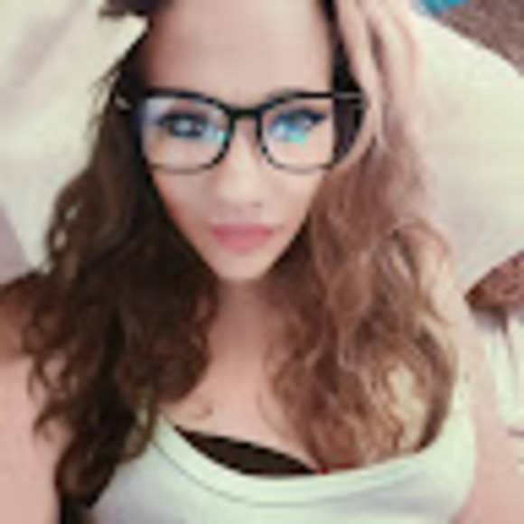 Profile Picture of Deshae Draughn (@deshaed) on Poshmark