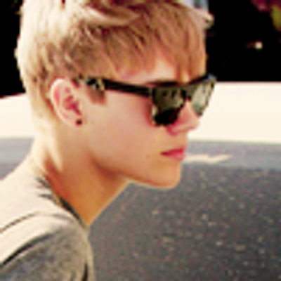 Profile Picture of Team Of Justin Biber (@BiebsSwaggJason) on Twitter