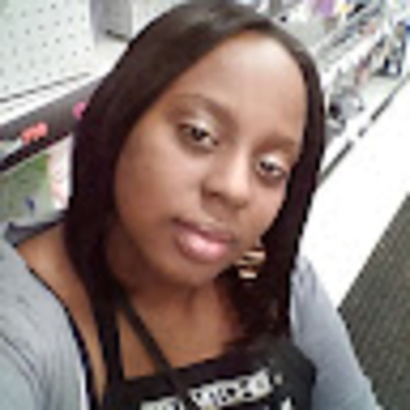 Profile Picture of Miranda Steele (@mdsteele86) on Poshmark