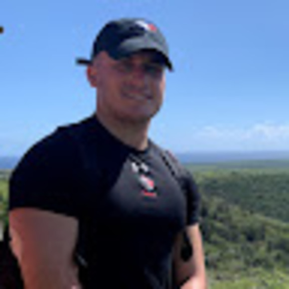 Profile Picture of John Michalski gonzalez (@johnmichalsk732) on Poshmark