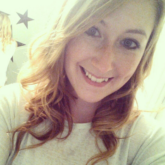 Profile Picture of Mickayla Lippold (@micklipp2015) on Poshmark