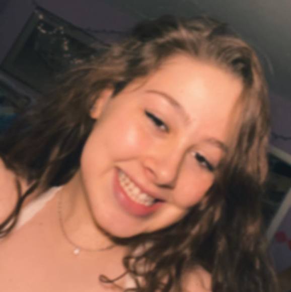 Profile Picture of Ellie Fites (@purplepanda11) on Poshmark