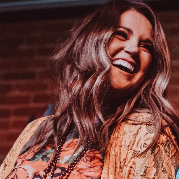 Profile Picture of Chloé Fowler (@chloeefowler) on Poshmark