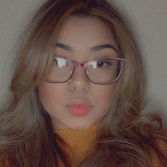 Profile Picture of Zoe Perrill (@zoeperrill) on Poshmark