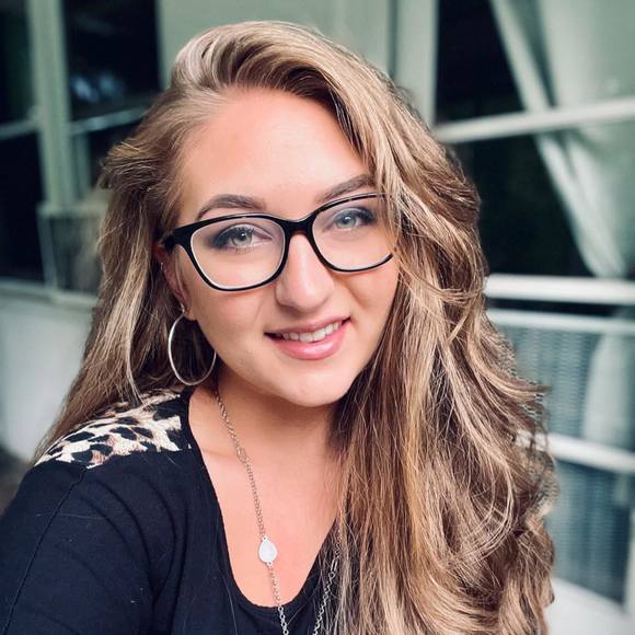 Profile Picture of Caitlin Case (@caitlincase1996) on Poshmark