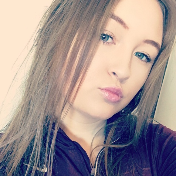 Profile Picture of Jenna Burroughs (@burroughs2801) on Poshmark