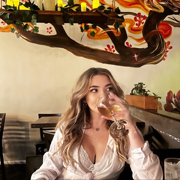 Profile Picture of Chloé Conrad (@chloesstuff) on Poshmark