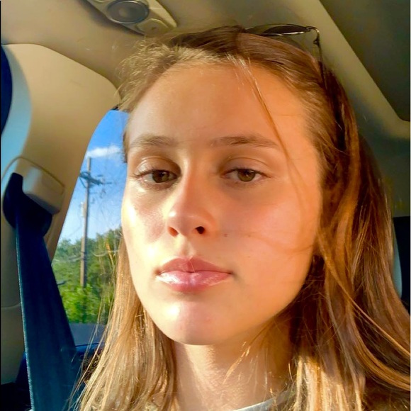 Profile Picture of Abby Gregorczyk (@abbygregorczyk) on Poshmark