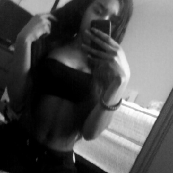 Profile Picture of Destiny Stevenson (@destiny_zhane) on Poshmark