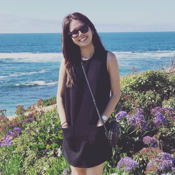 Profile Picture of Tram Hoang (@tramh12) on Poshmark