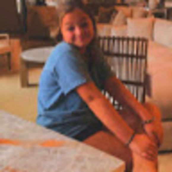 Profile Picture of Amelia Sims (@ameliasims472) on Poshmark