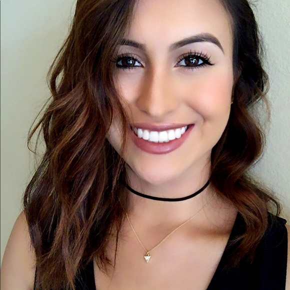 Profile Picture of Adriana Broome (@itsadribro) on Poshmark