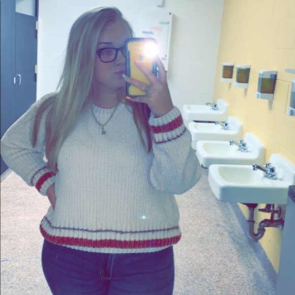 Profile Picture of Cassidy Collins (@cassidy_hope90) on Poshmark