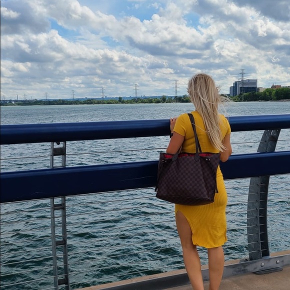 Profile Picture of Jennifer Seguin (@jen_x0x) on Poshmark