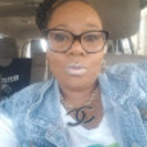Profile Picture of Robin Berrian (@berrian56) on Poshmark