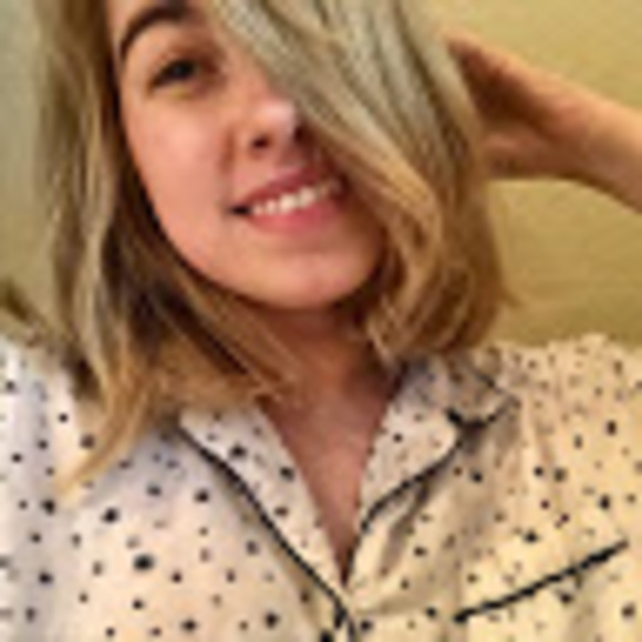 Profile Picture of Danielle Wane (@wanedanielle) on Poshmark