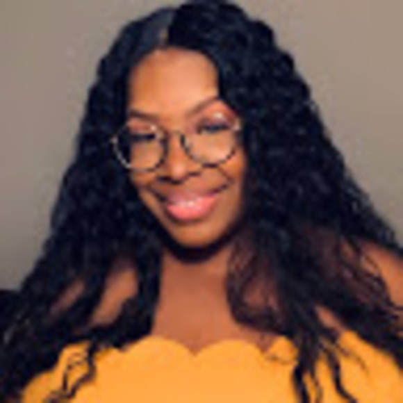 Profile Picture of Christina Bedford (@chrissydiva30) on Poshmark