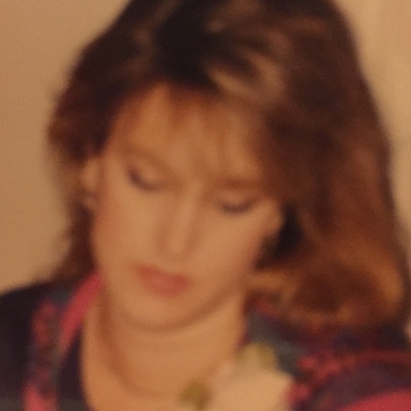 Profile Picture of Julie Gay (@jugay0124) on Poshmark