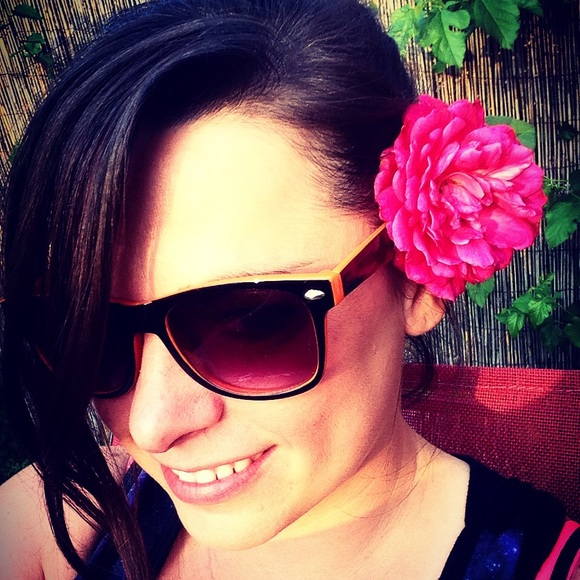 Profile Picture of Brandi Ridenour (@atlantis_hope) on Poshmark