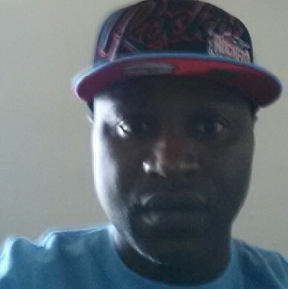 Profile Picture of Edwin Thornton (@eman71) on Poshmark