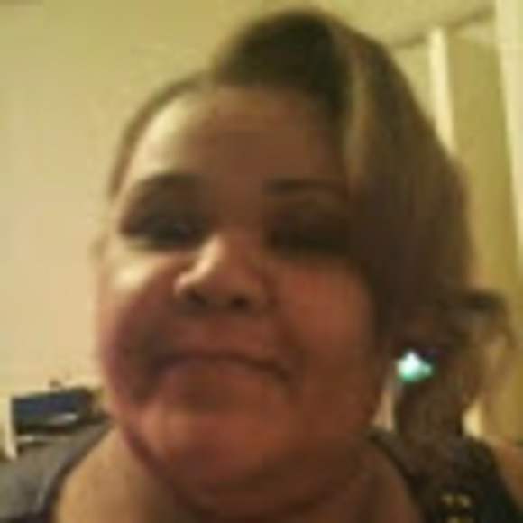 Profile Picture of Sandra Burgos (@sandraburgos286) on Poshmark