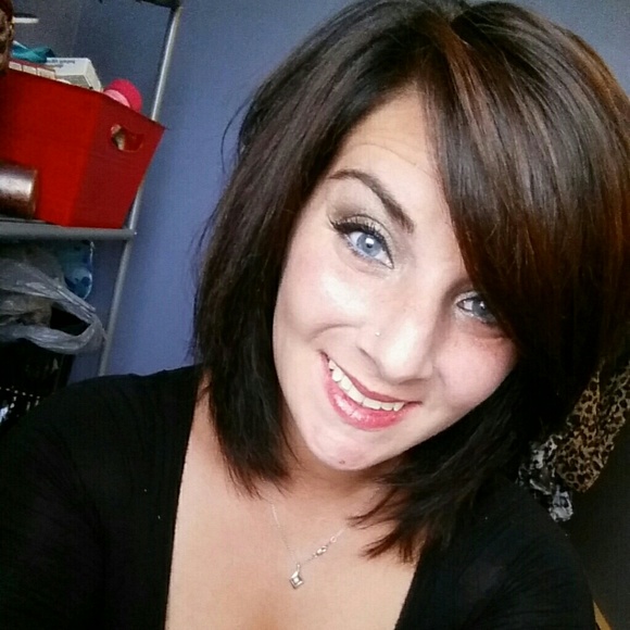 Profile Picture of Christina Delong (@cmd8907) on Poshmark