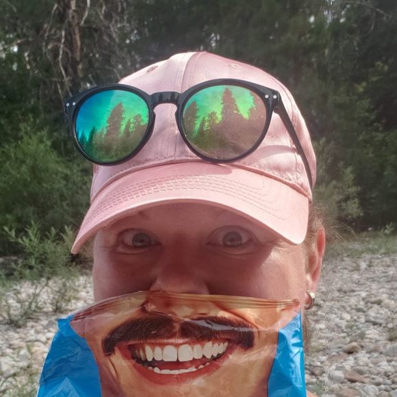 Profile Picture of Marina Schreckengost (@curlygreenbean) on Poshmark