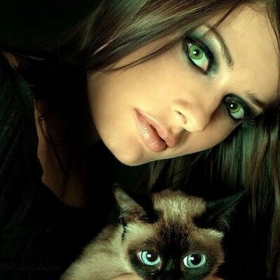 Profile Picture of Cassandra Warren (@CassieOrton) on Twitter