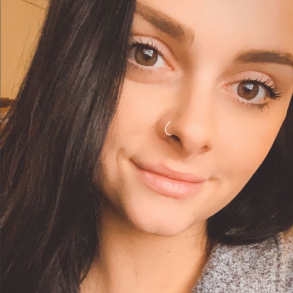 Profile Picture of Courtney Kinzel (@courtkinz) on Poshmark