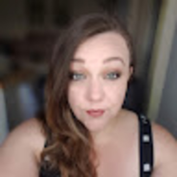 Profile Picture of Sarah Bartfai (@sarahbartfai) on Poshmark