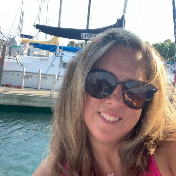 Profile Picture of Mary Basovsky (@chudzmf) on Poshmark