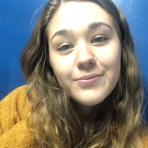 Chloe Kohlman - Poshmark Profile Picture of Chloe Kohlman (@chlokoh) on Poshmark