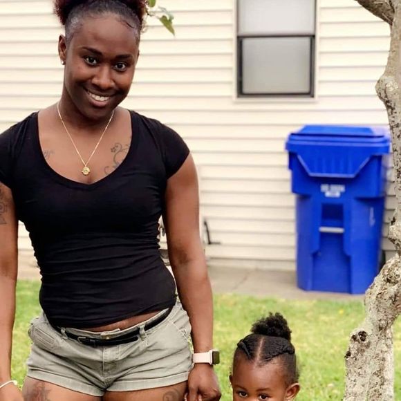 Profile Picture of Everleaner Giles (@leaner45) on Poshmark