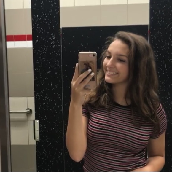 Profile Picture of Taylor Fraser (@frasertay) on Poshmark