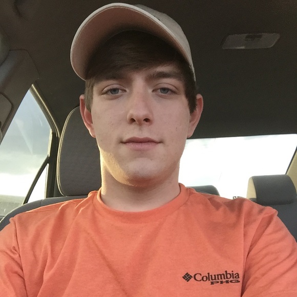 Profile Picture of Logan Moore (@loganm95) on Poshmark