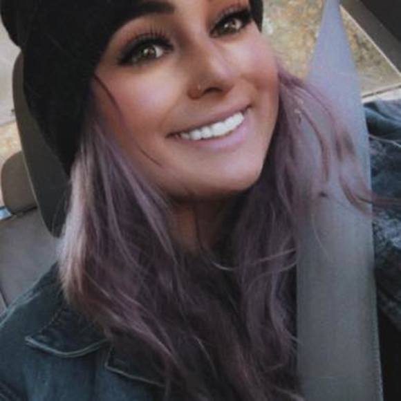 Profile Picture of Averill Erdody (@averillerdody) on Poshmark