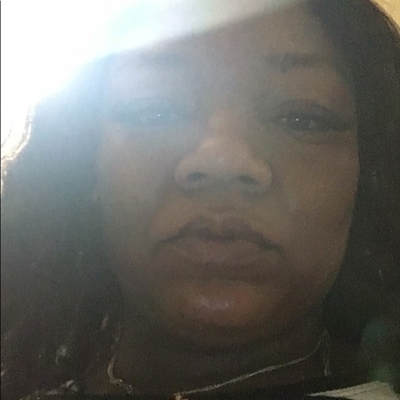Profile Picture of Nicole Gatling (@nicolegat05) on Poshmark