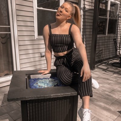 Profile Picture of Julia (@julia_currie_) on Twitter