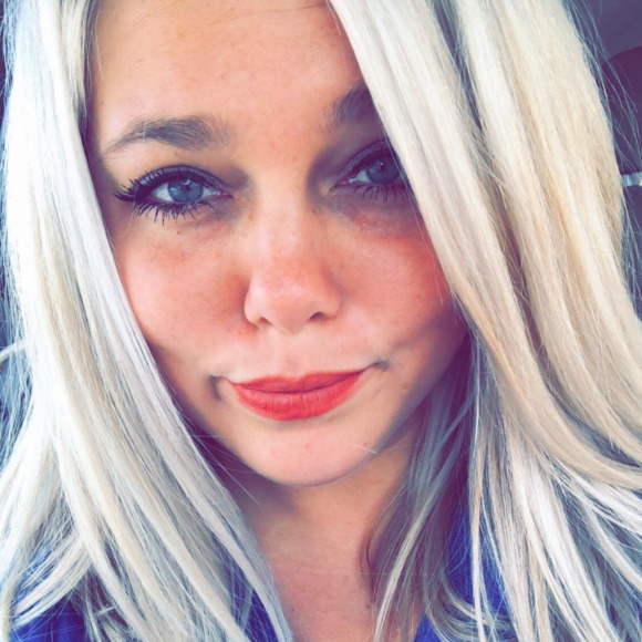 Profile Picture of Rebecca Neuling (@sincerelyneu92) on Poshmark