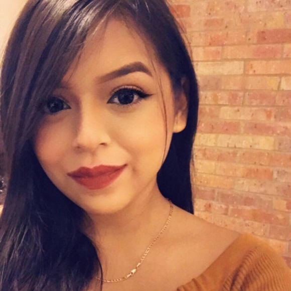 Profile Picture of Neida Martinez (@neidaam) on Poshmark