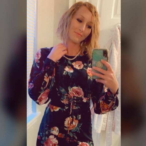 Profile Picture of Sierrah Hostetler (@sierrah04) on Poshmark