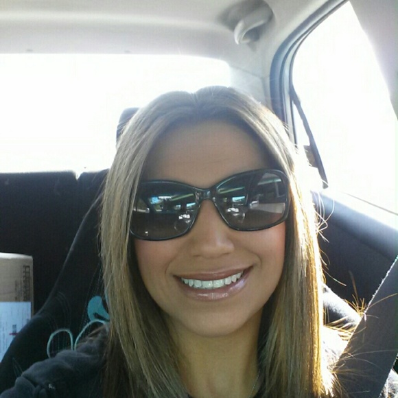 Profile Picture of Lisa Labozzetta (@llabozzetta) on Poshmark