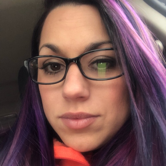 Profile Picture of Arianne Tarsa (@tarsa1989) on Poshmark