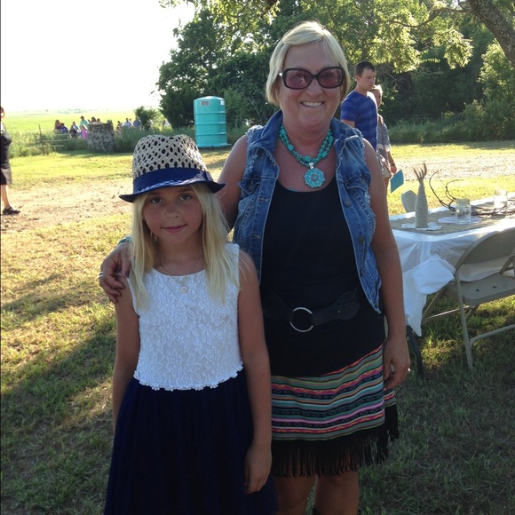 Profile Picture of Dixie Colquhoun (@dcolquhoun) on Poshmark