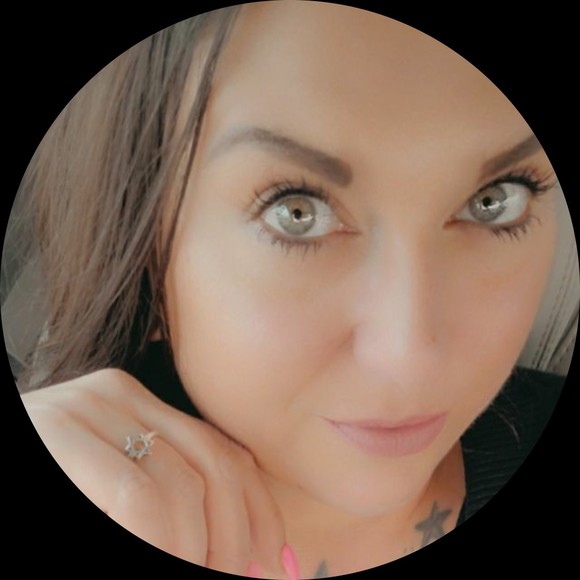 Profile Picture of Amanda Von willebrand (@mozzergirl80) on Poshmark