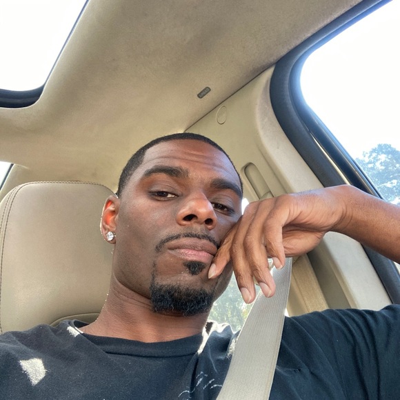 Profile Picture of Christian Bates (@cbates330) on Poshmark